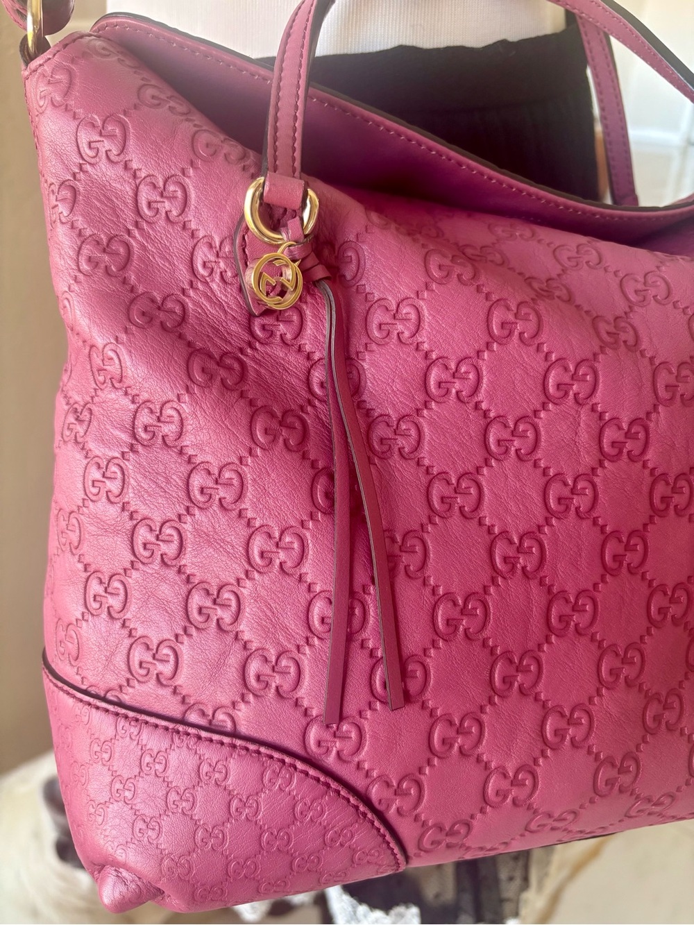 Like New COA Gucci GG Embossed Leather Crossbody Guccissima Pink Burgundy Bag